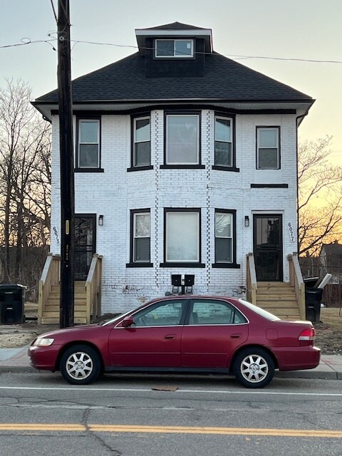 Building Photo - 6073 Linwood St