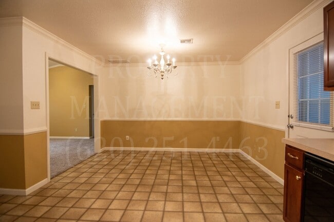 Building Photo - 2 Bedroom 2 Bath