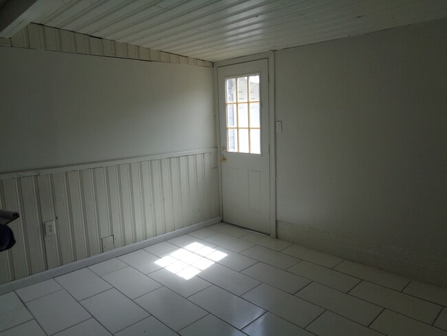 Building Photo - 642 B St