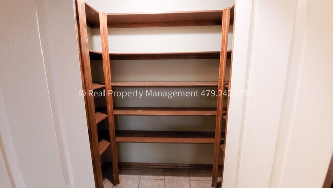 Building Photo - COMING IN JULY! Beautiful 3 bed/2 bath Hom...