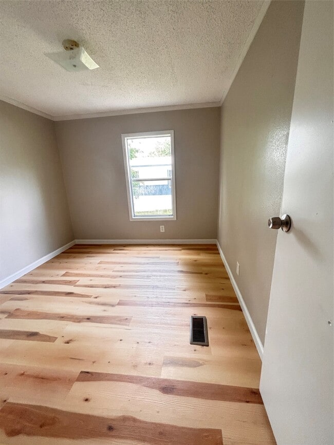 Building Photo - 229 Morris Ln