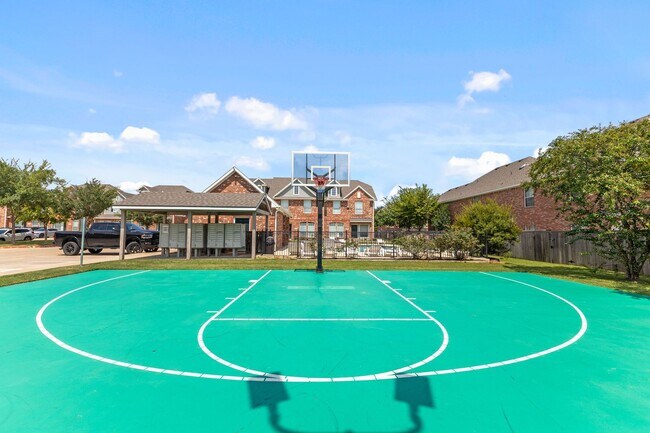 Building Photo - 3 Bed Available at Waterwood Townhome Complex!