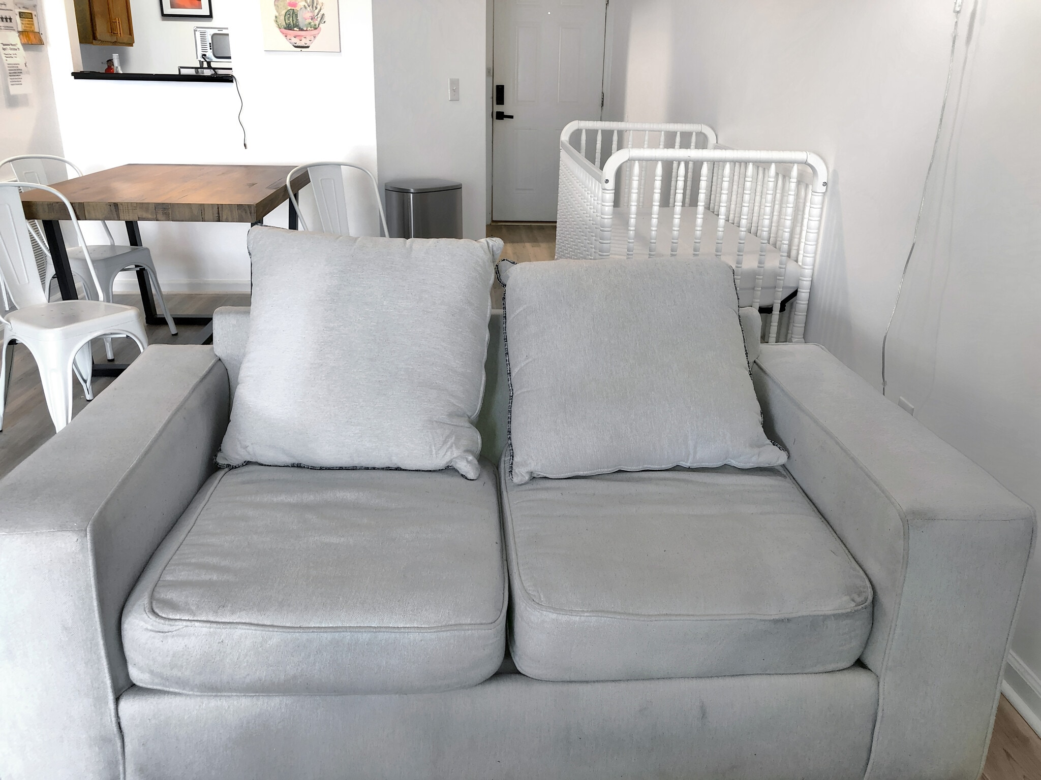 Living room - 4220 Wilshire Blvd
