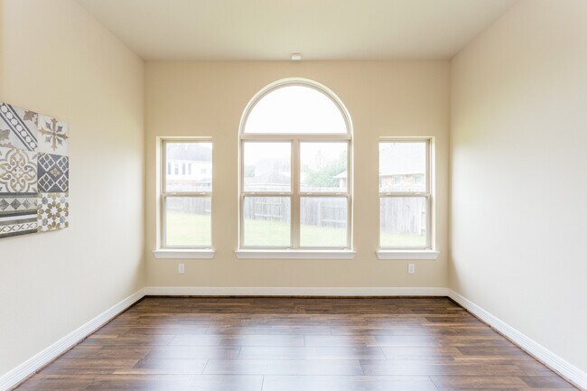 Building Photo - 6122 Garden Lakes Ln