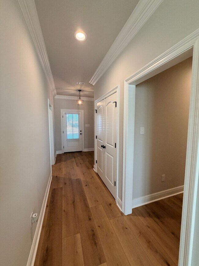 Building Photo - 816 Venecia Dr