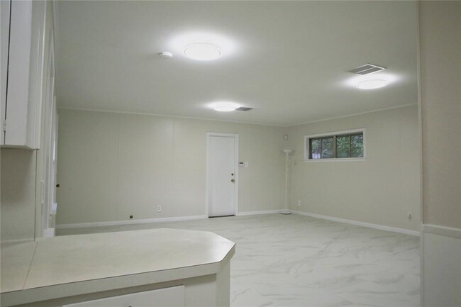 Building Photo - 5007 Hazelton St