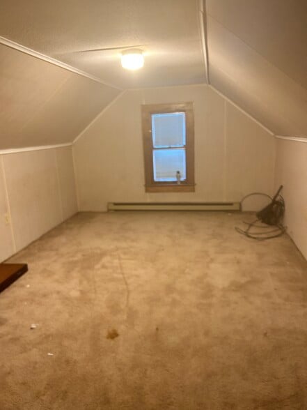 Building Photo - 633 Carmalt St