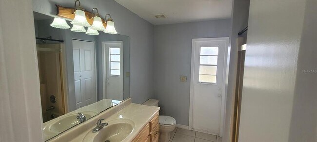 Building Photo - 324 Clearwater Ln