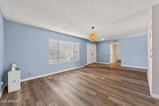 Building Photo - 5203 W Laurie Ln