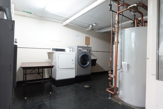 Building Photo - 37 Skyline Dr