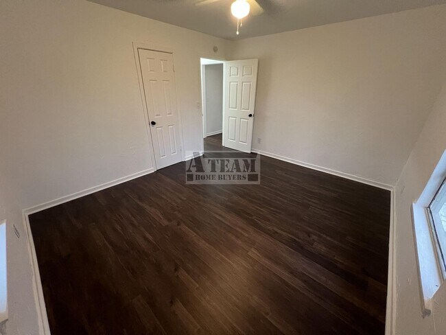 Building Photo - Renovated 2 Bed 1 Bath house for rent in T...