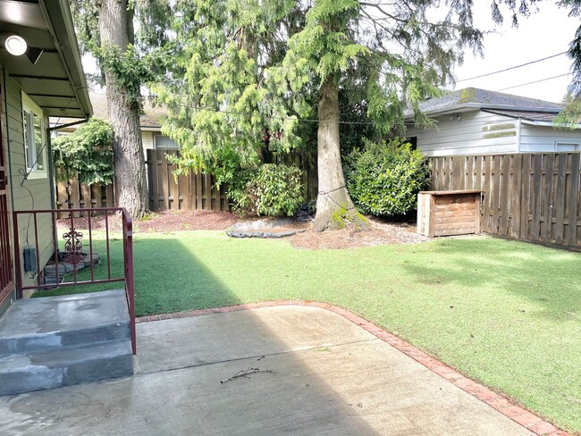 Building Photo - Parkrose Heights neighborhood, 3 bedroom, ...