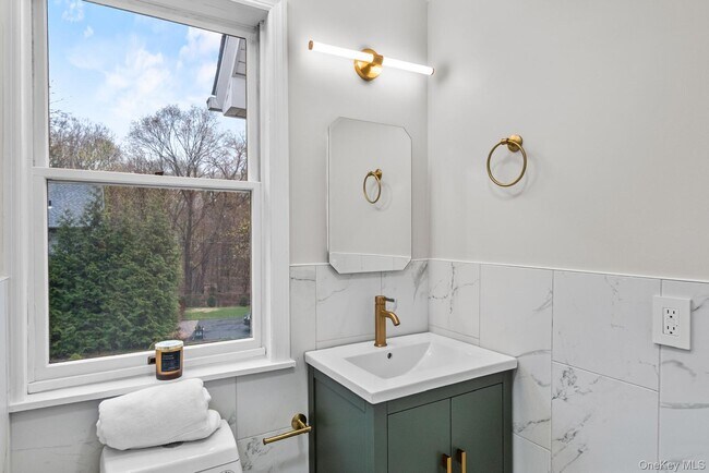 Building Photo - 78 E Maltbie Ave