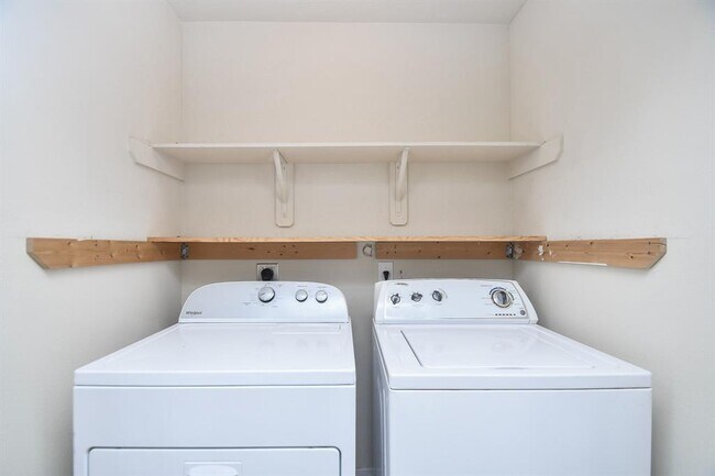Building Photo - 6706 Nicecrest Dr