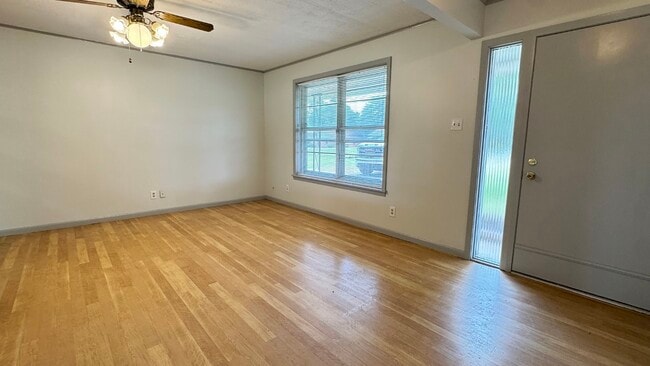 Building Photo - 207 Gulpha Dr