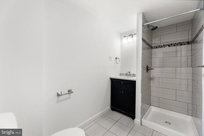 Building Photo - 1451 West End Dr