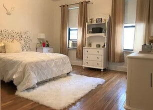 Building Photo - Fantastic Apt on Brookline Border near B and C lines and Whole Foods.  Free Heat & Hot Water, No ...