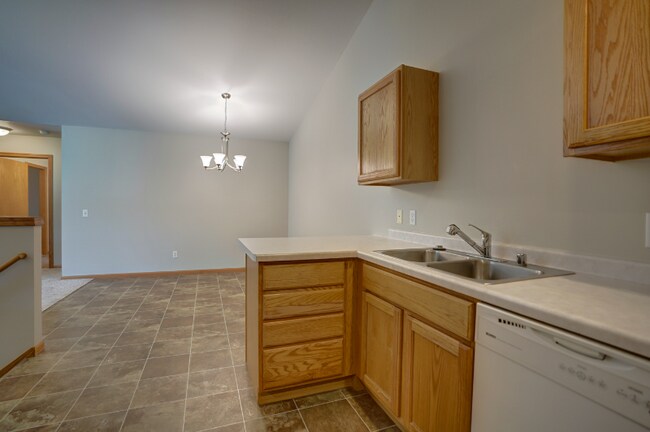 Building Photo - 4544 Windsor Rd