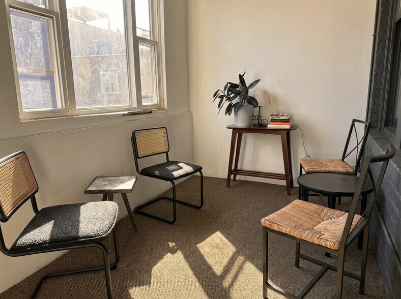 Building Photo - 2149 W Division St