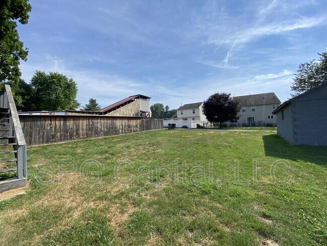 Building Photo - 130 S Main St