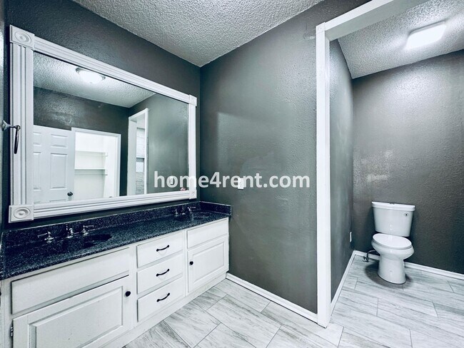 Building Photo - Updated 3 Bed, 2 Bath Ranch Home near Downtown Olathe!