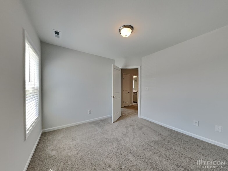 Building Photo - 258 Sturgeon St