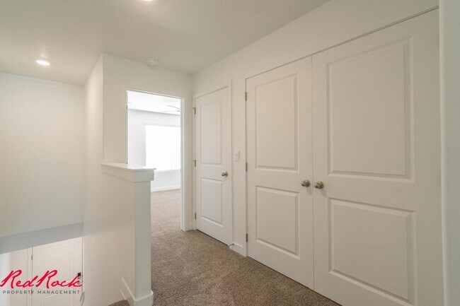 Building Photo - Dog Friendly! 3 Bedroom 2 Bathroom Townhome in Long Valley.