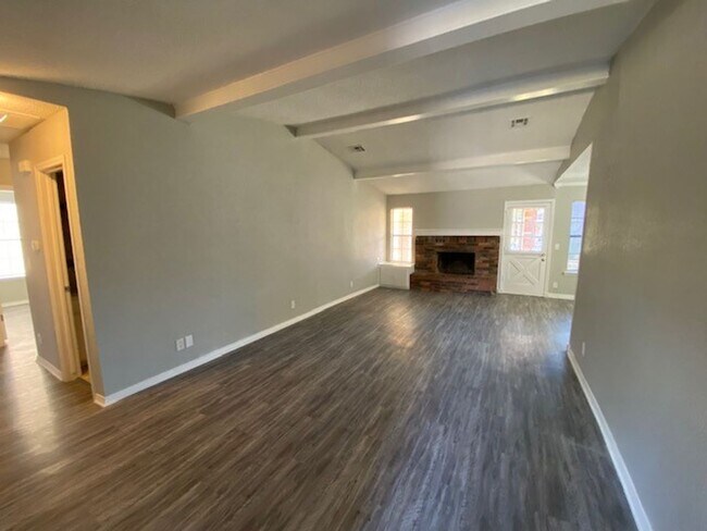 Building Photo - 4 Bed, 2 Bath Corner Lot in Broken Arrow!