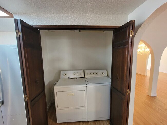 Building Photo - Torrance - 3 bd / 2 ba Home! GREAT LOCATION!!