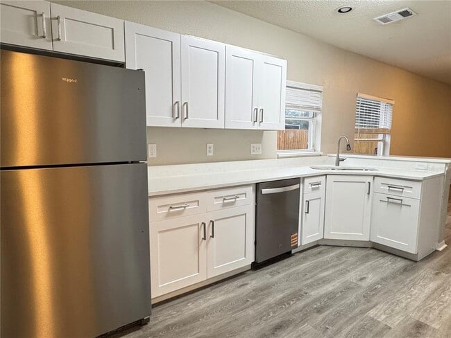 Building Photo - 14938 Deer Meadow Dr