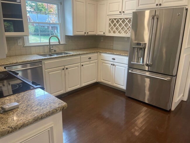 Building Photo - Spacious 4 Bedroom near Guilford College