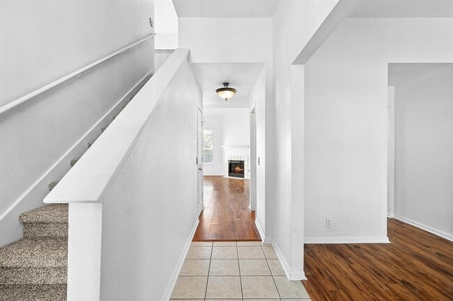 Building Photo - 100 Barberry Dr