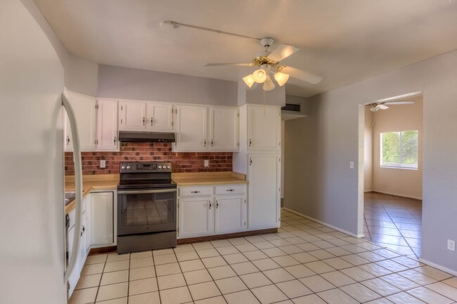 Building Photo - 1422 S Moonflower Ln