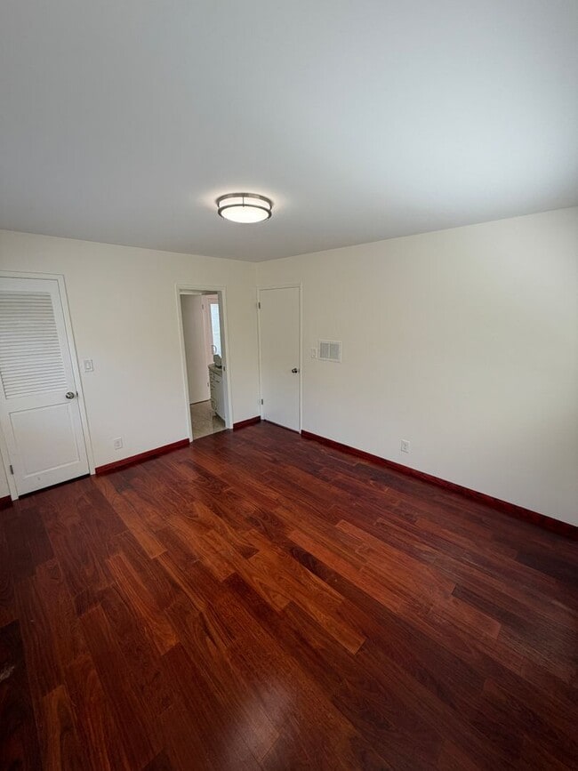 Building Photo - 5333 Parejo Dr