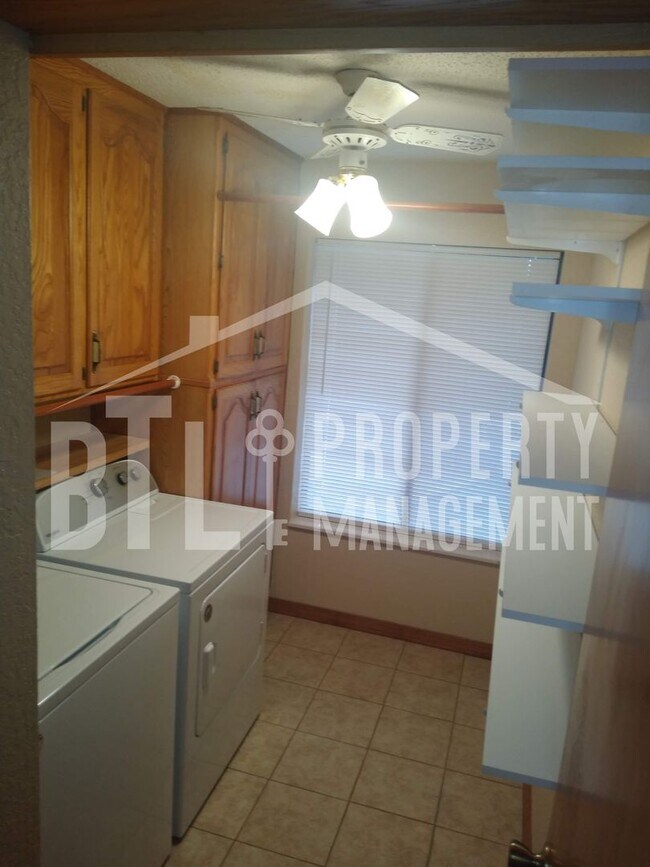 Building Photo - Condo by Lake with RV Spot!! 55+ Community