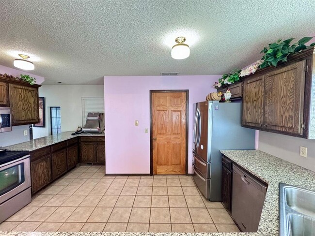 Building Photo - 2825 Tealwood Dr