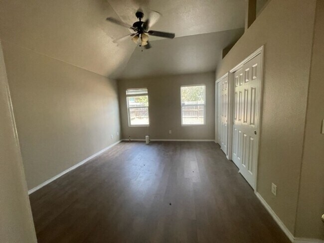 Building Photo - Charming 3-Bedroom, 2-Bath Home in Converse at the Meadows of Copperfield