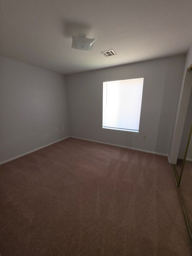 Building Photo - 8452 Boseck Dr
