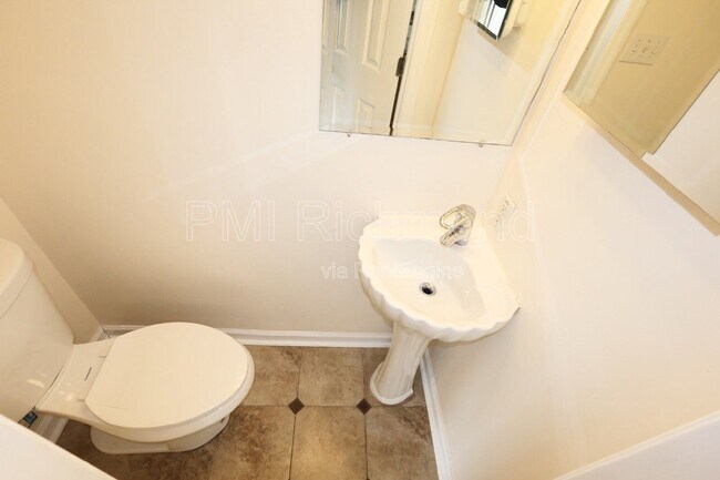 Building Photo - 2716 Goyne Loop