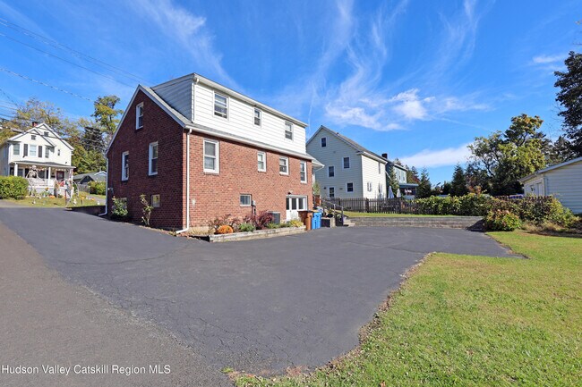 Building Photo - 208 Lucas Ave