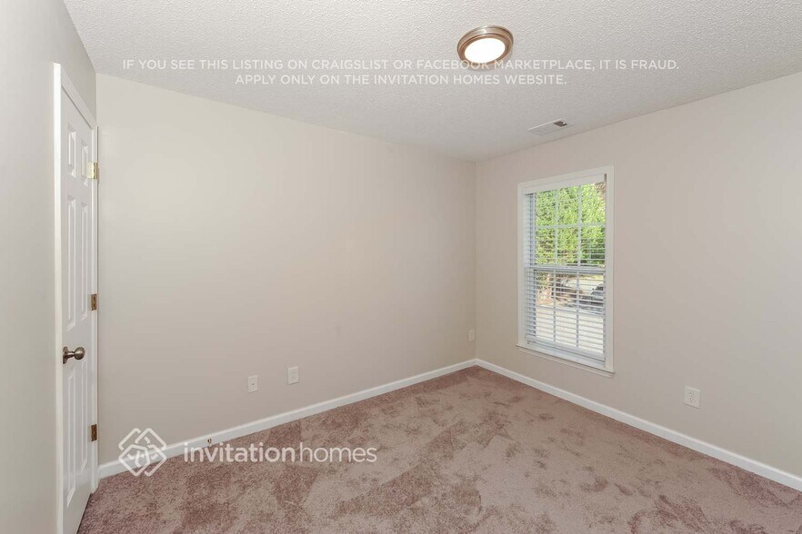 Building Photo - 112 Regent Pl