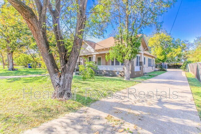 Building Photo - 609 Herring Ave