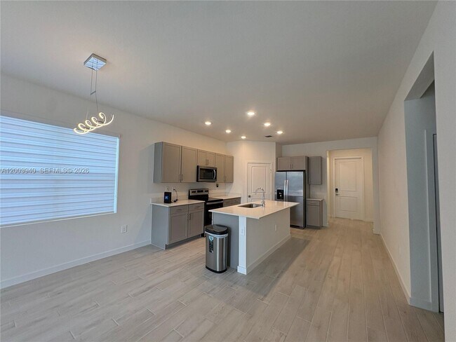 Building Photo - 12948 SW 265th Terrace