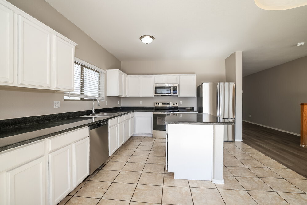 Building Photo - 2413 W Chipman Rd