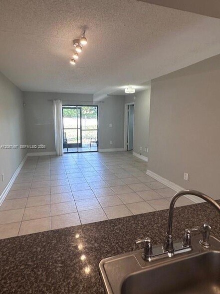 Building Photo - 20725 NE 8th Ct