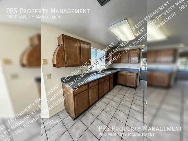 Building Photo - 2120 N Yucca Ct