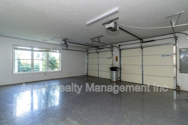 Building Photo - 2084 Allenridge Dr