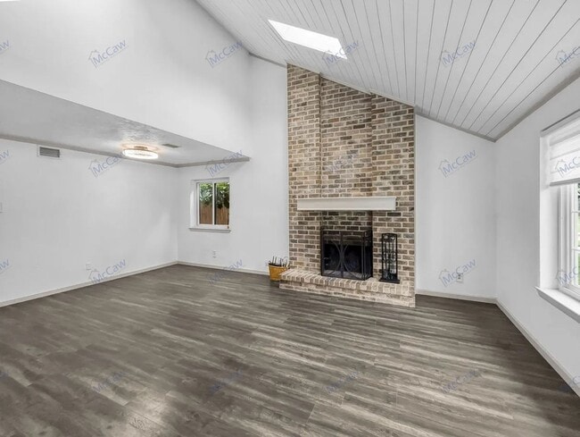 Building Photo - 767 Dove Cir