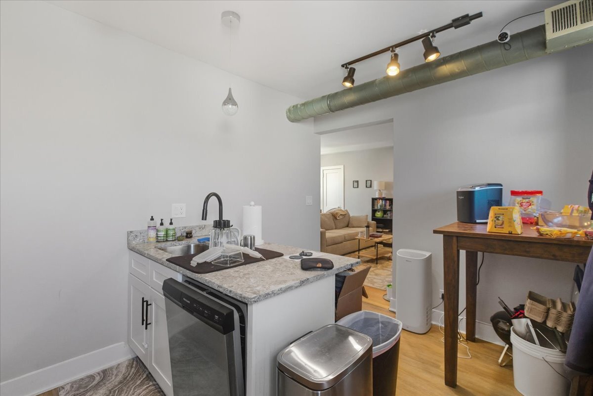 Building Photo - 4004 N Bell Ave