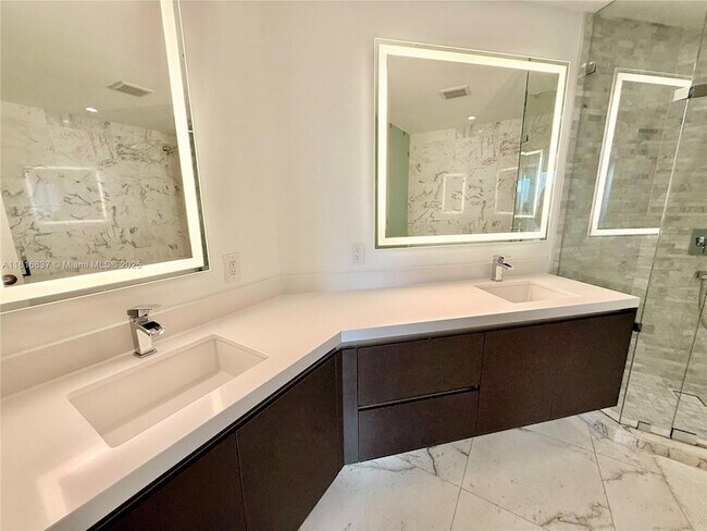 Building Photo - 851 NE 1st Ave